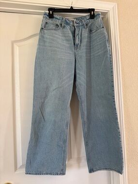 Abercrombie & Fitch Light Wash Straight-Leg Women’s Jeans